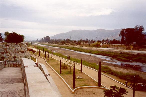 El Ro Atoyac, en Oaxaca, Mxico, donde se ha implementado con xito
el concepto de arquitectura fluvial sustentable. 