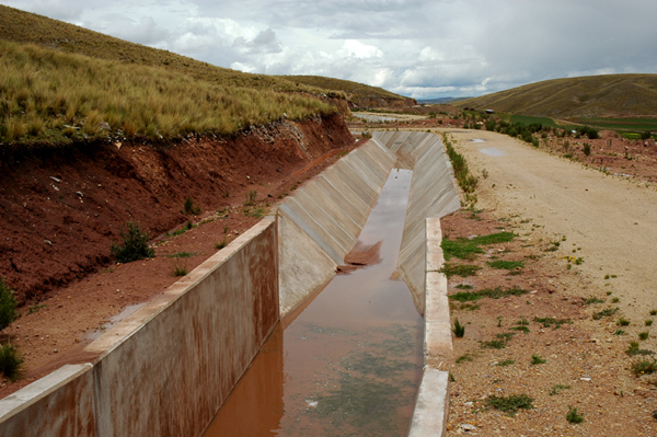 Transio do canal da forma retangular para a trapezoidal