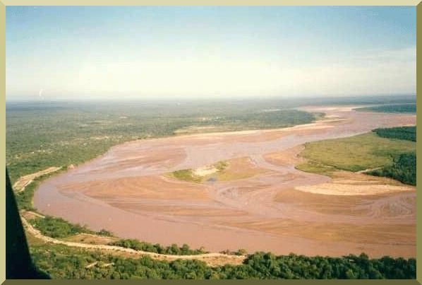 El Ro Pilcomayo, en el Chaco, en la frontera Paraguay-Argentina. 