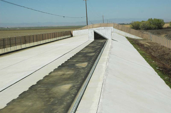 Rubber-gated 
emergency spillway, Arroyo Pasajero retention basin,<br>near Coalinga, California 