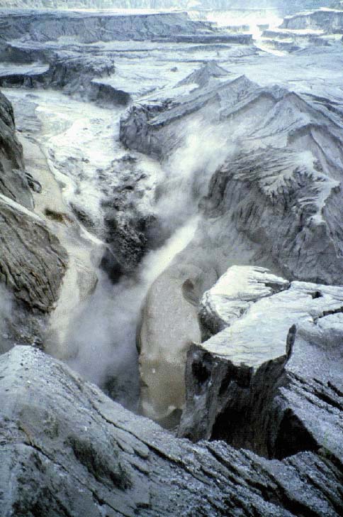 
A lahar on the Lower Sacobia river, Phillipines,
on July 22, 1993. 