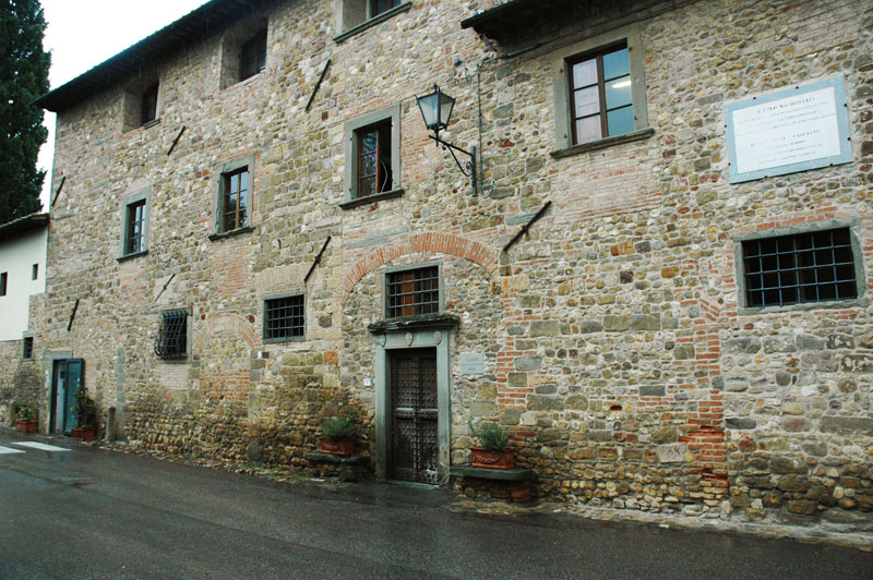 Casa de Maquiavel, que remete ao secúculo  XVI, em Santa Andrea em Percussina, perto de  Florenca, Italia.
Maquiavel escreveu 