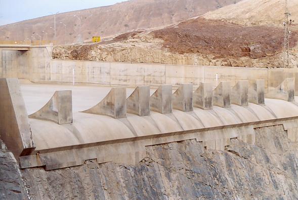 Upstream close view of the emergency spillway channel. 