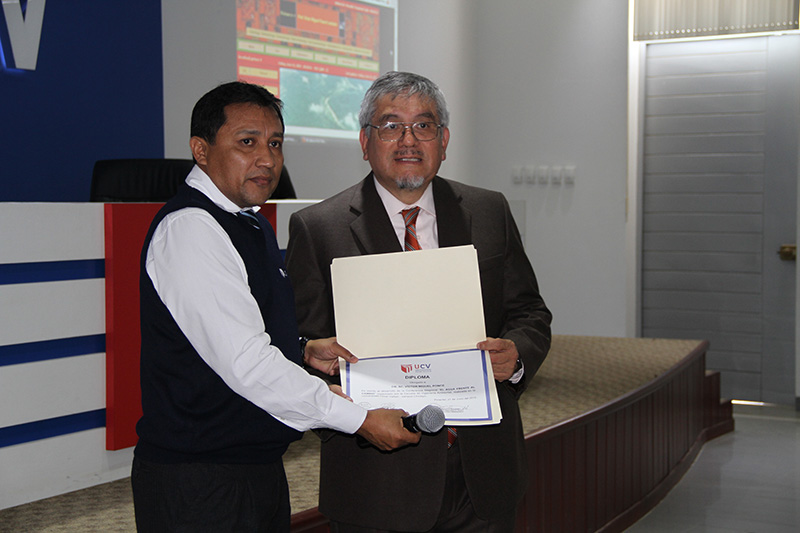 Conferencia en Universidad César Vallejo.