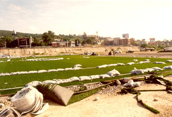 Construction of artificial grass in the flood channel of Rio Santa Catarina