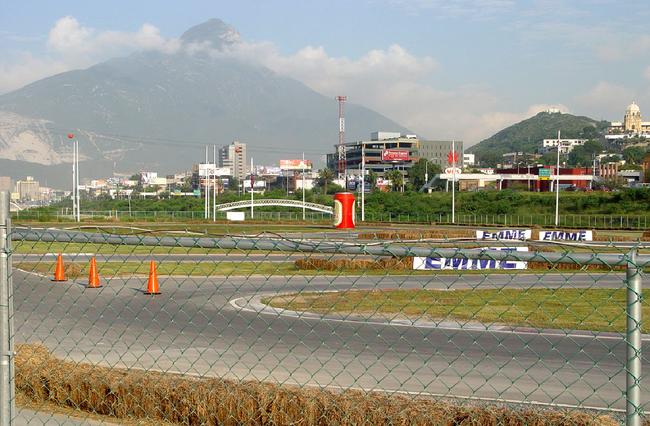 La pista de go-kart constru�da en la zona de inundaci�n del r�o Santa Catarina