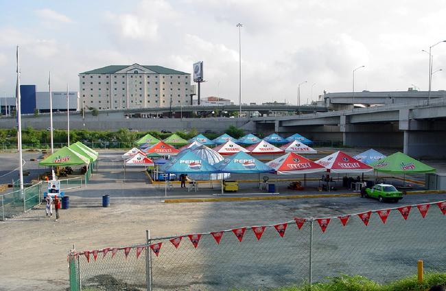 Estructuras temporales dentro del cauce mayor del r�o Santa Catarina