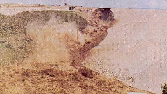 Dam crest breaching. 11.55 AM. June 5, 1976. 